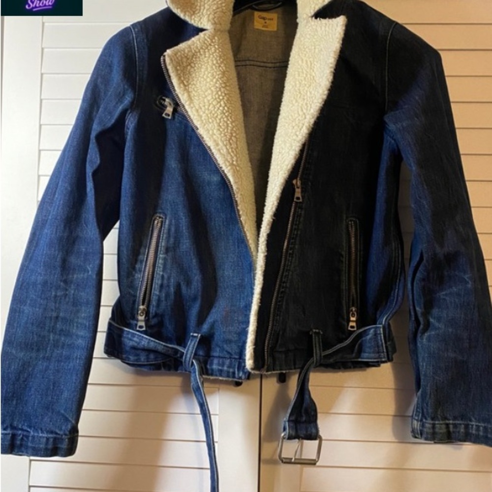 Stylish Blue Denim Jacket with Cream Lining